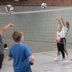 Ball-über-die-Schnur-Turnier der M.-Luther-Grundschule