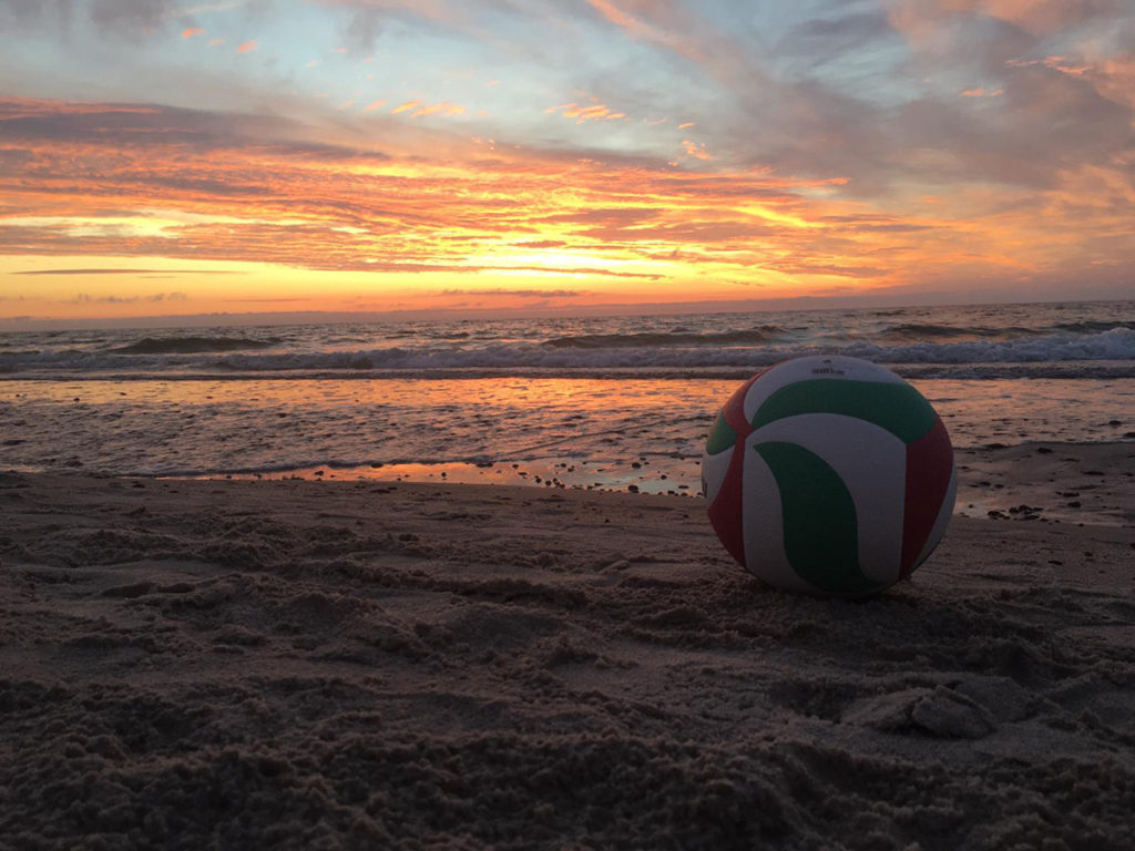 Challenge: Wer hat das schönste Urlaubsfoto mit einem Volleyball